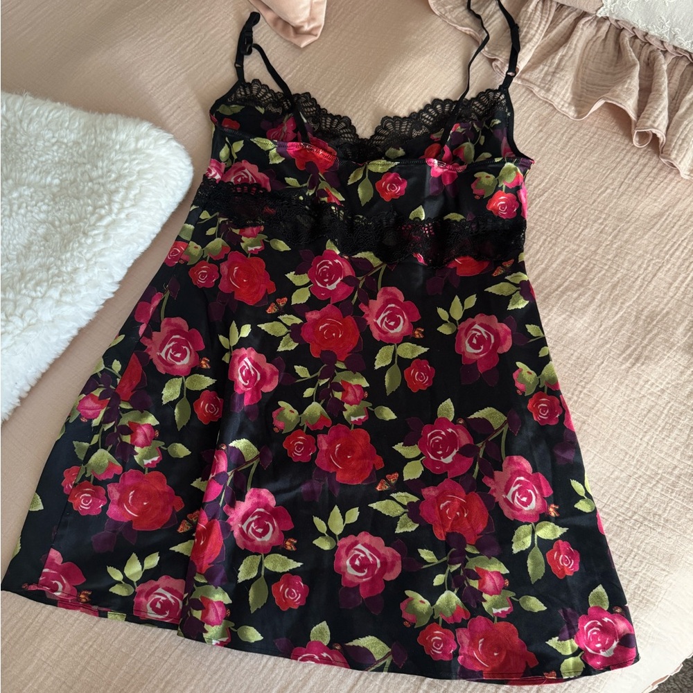 Vintage Victoria’s Secret slip black and red rose-patterned lace mini slip